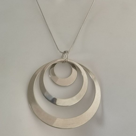 Fashion Necklace and Circular Pendant - Picture 1 of 3
